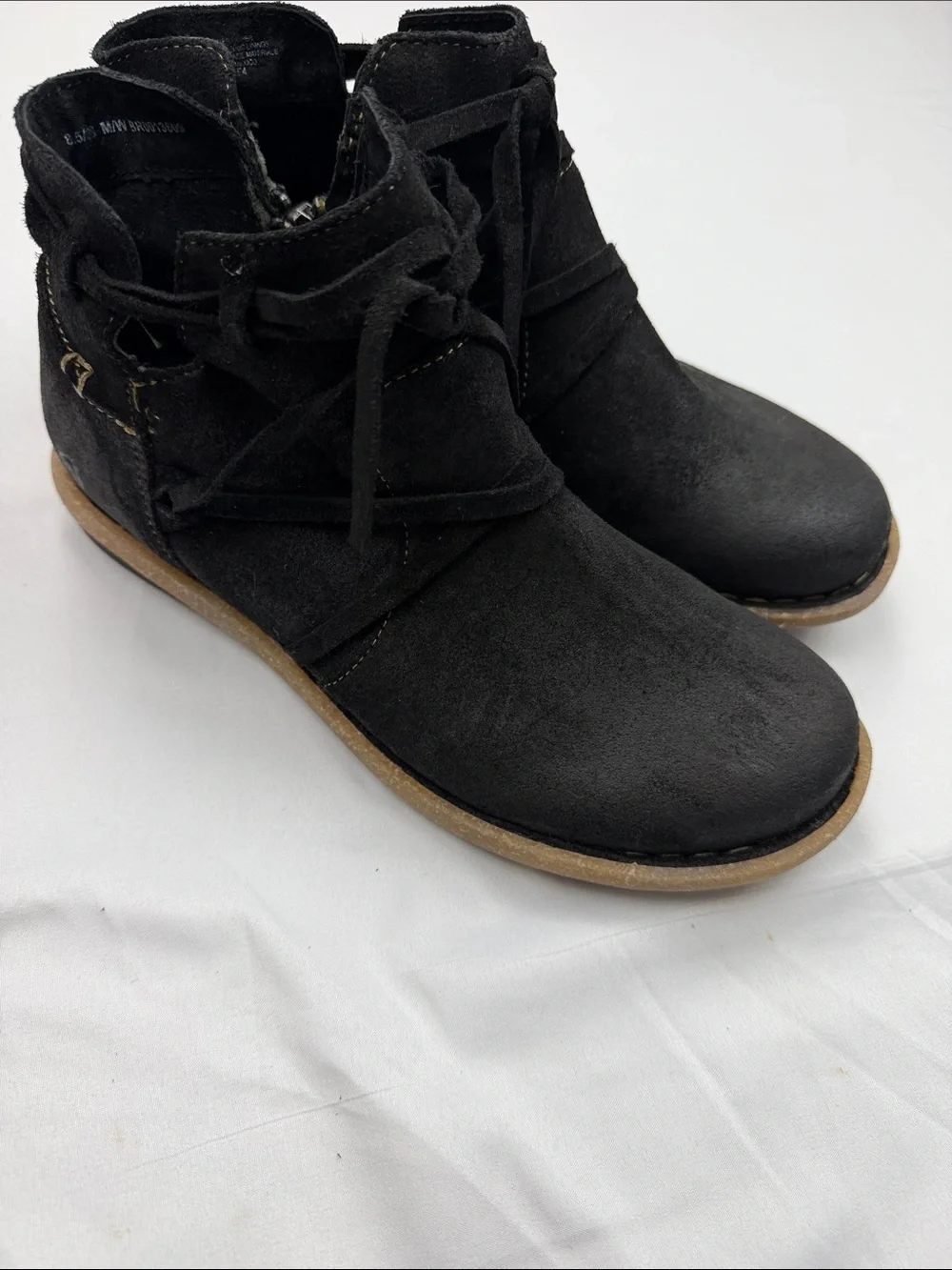 Børn Tarkiln Ankle Boot in Black Distressed.